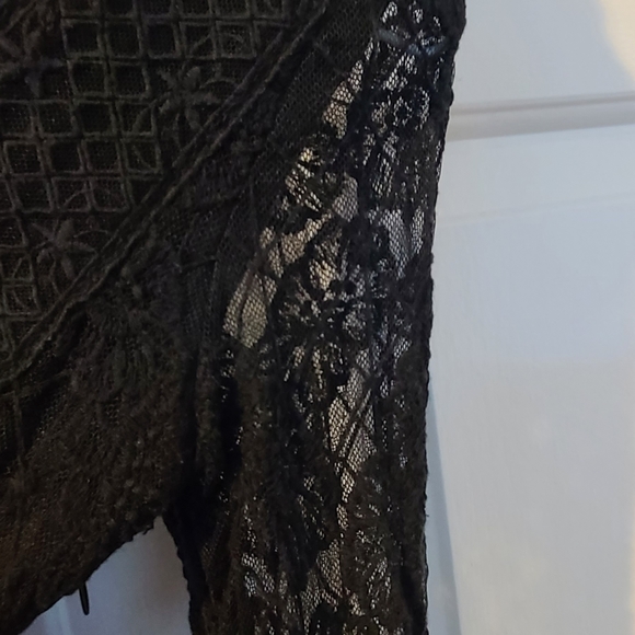 Simple Black Lace Sleeve Dress - Picture 2 of 3
